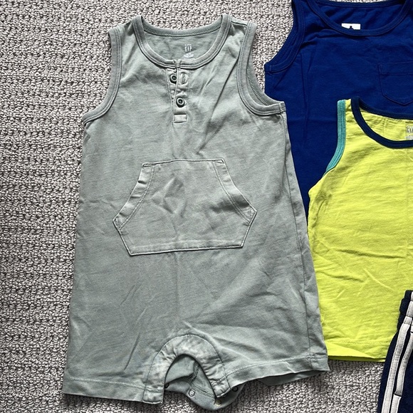 Baby Gap 18-24 summer lot! - Picture 2 of 4